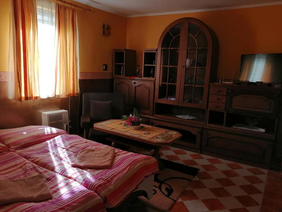 Chata Alba Regia Apartment Jahodná Екстериор снимка